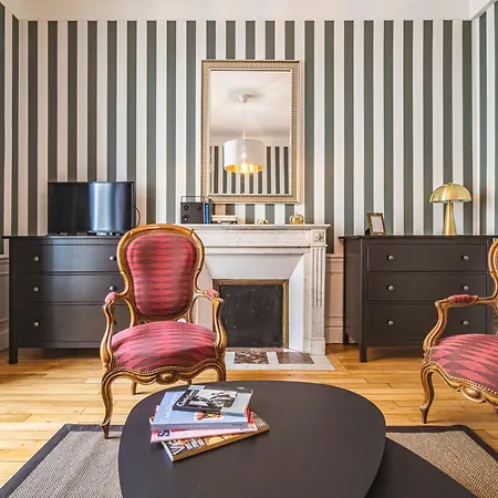 Le Rendez-vous Des Promenades #gare-cathedrale 公寓 *