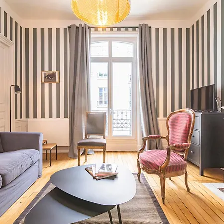 Le Rendez-vous Des Promenades #gare-cathedrale 公寓 *